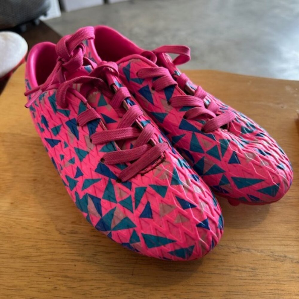 Dream Pairs Boy/Girls Pink Soccer/Football Cleats - Size 2